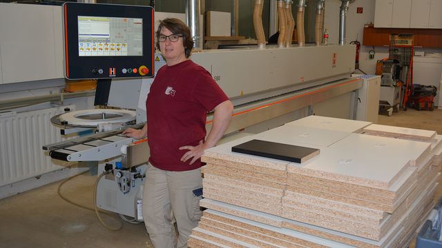 Zufriedener HOLZHER Kunde Krocker mit Kantenanleimmaschine LUMINA HOLZ-HER Referenzkunde Krocker aus Offenburg mit seiner Lumina 1380