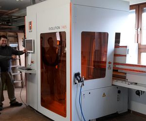 Das vertikale CNC Bearbeitungszentrum Evolution 7405 "connect" im Einsatz beim Referenzkunden Schreinerei Pillmayer