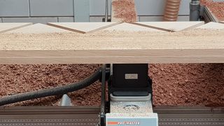 Professionelle Türenfertigung mit dem CNC Bearbeitungszentrum von HOLZ-HER