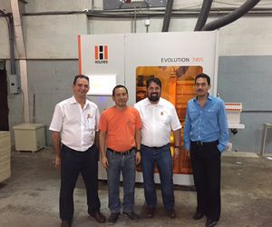 HOLZ-HER Referenzkunde in Panama mit der vertikalen CNC Evolution 7405