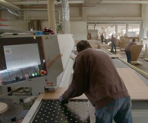 Der steirische Tischlerbetrieb Zottler macht alle klassischen Bau und Möbeltischlerarbeiten und vertraut auf Maschinen von HOLZ-HER