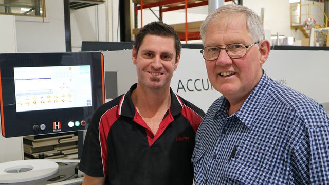 HOLZHER Australien Referenzkunde Janper - Accura Kantenanleimmaschine HOLZHER Australien Referenzkunde Janper - Accura Kantenanleimmaschine