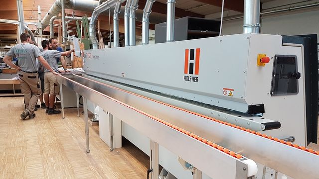 Hochzufrieden mit der neuen Kantenanleimmaschine Sprint 1329: Schreinerei Veser aus Munderkingen Die Schreinerei Veser aus Baden-Württemberg ist mit der Schulung und der neuen Kantenanleimmaschine Sprint hochzufrieden