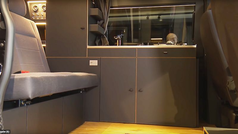 Custom-Bus - Individuell ausgestattete VW-Bullys mit Nesting-Technologie